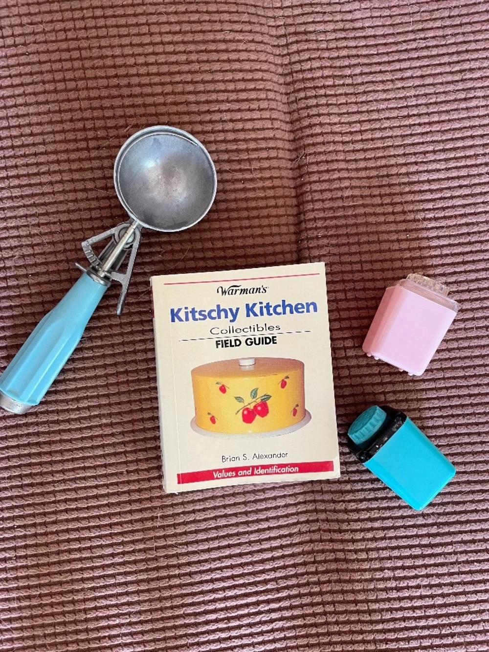 Kitschy Kitchen Collectibles Field Guide -Paperback 2005
